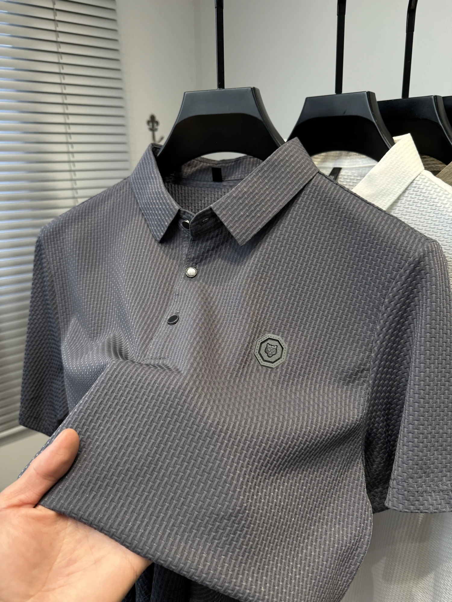 2025 high-end short sleeve mens polo shirt summer fashion domineering tiger badge boutique ice silk top casual T-shirt 250813