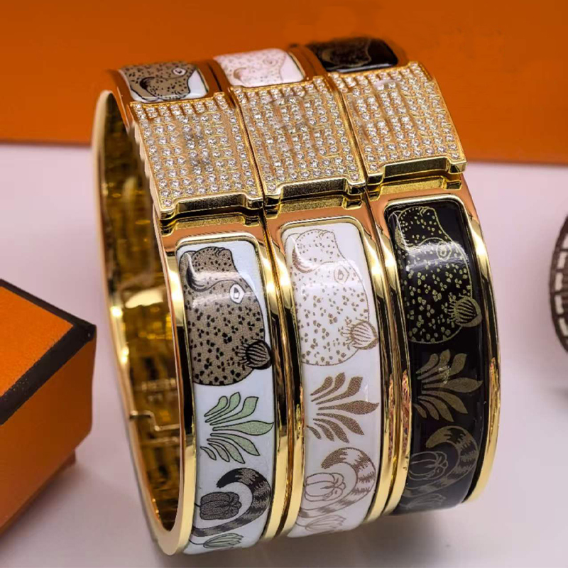 2026 Fashion brand bracelet luxury diamond enamel patterned cuff bracelet stainless steel designer jewelry for men and women