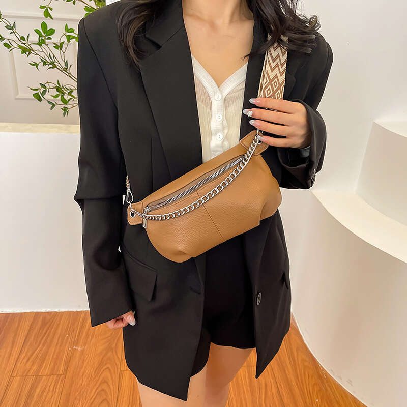 2025 Korean Version New Chain Saddle Women's wallet Wide Shoulder Strap Small Chest Versatile Phone Bags Designer Women Crossbody Bag