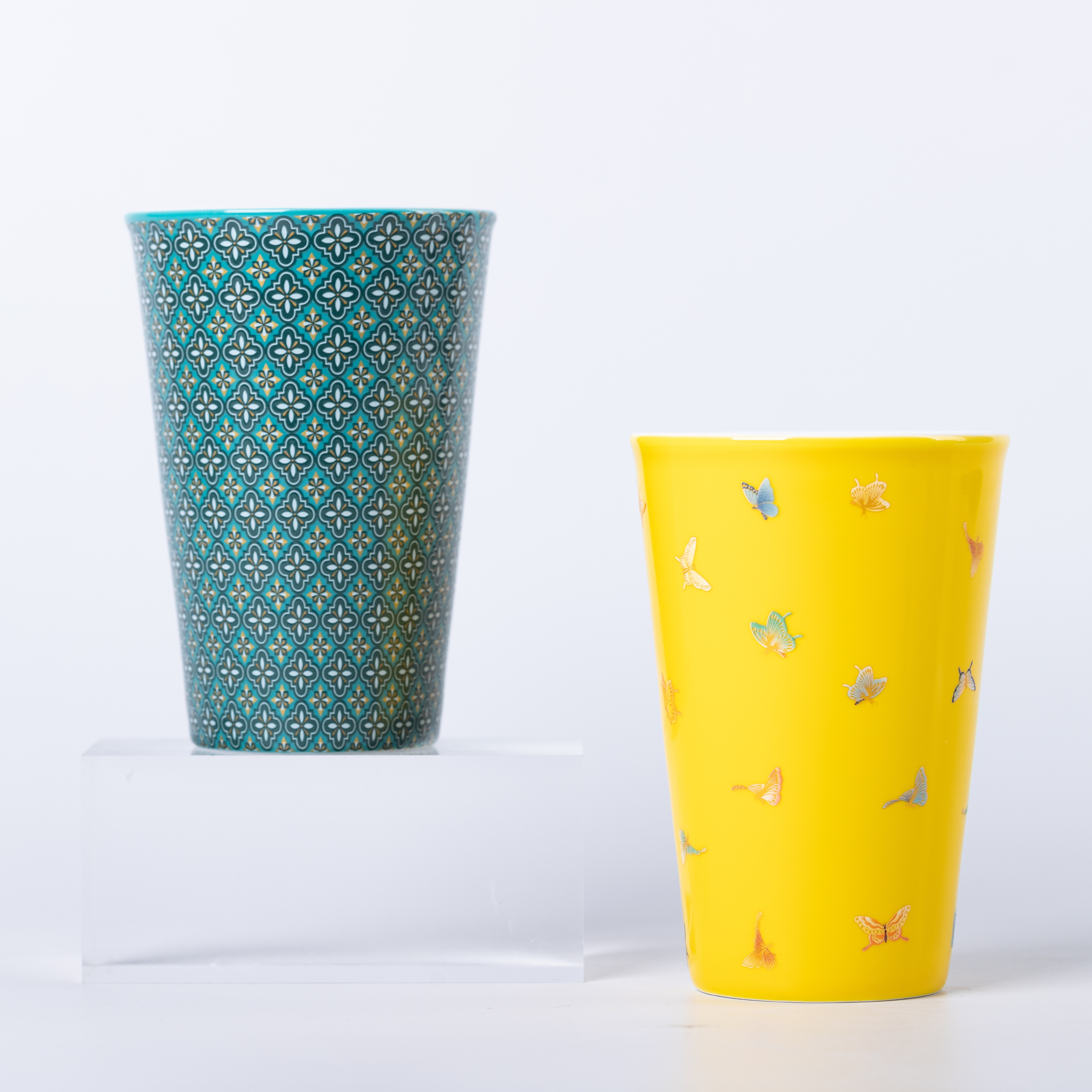 Fine China Soda Cup 260ml for Coke and More. made from porcelain with 3 patterns: flowering begonia pattern, hundred-butterfly motif, blue-and-white d