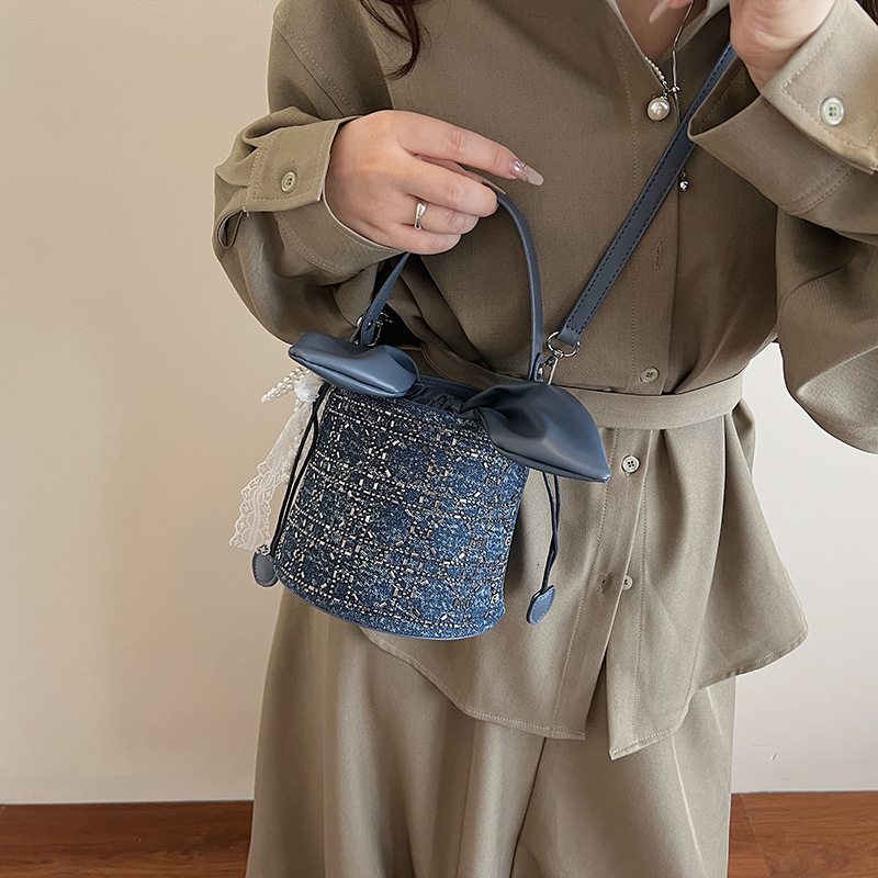 Free Shipping Designer Minimalist Women's Sequined Shoulder Bag Luxurious Hand-held Bucket Bag Fashionable New Bow Crossbody Bag Casual Makeup Mi