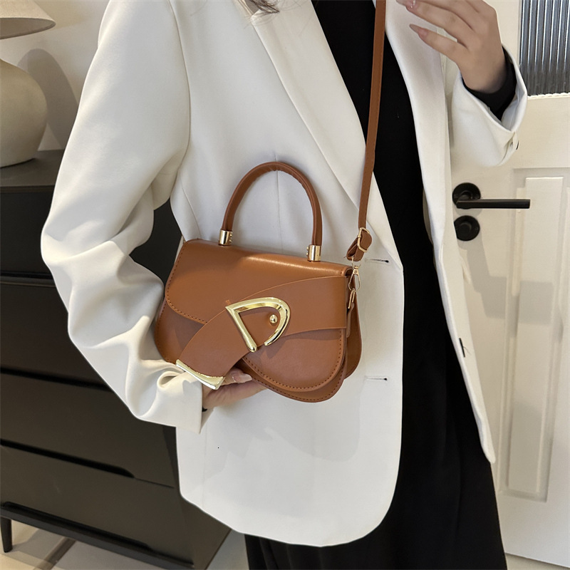 Luxury Brand Designer Bag Simple Fashion Single Shoulder Commuter Bag For Women 2023 Winter New Fashion Trend Crossbody Bag Casual Retro Small Square 