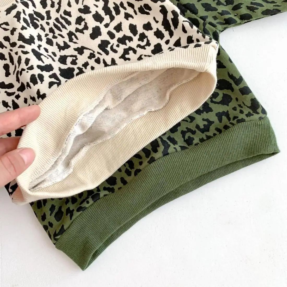 Infant Baby Boys Autumn 2PCS Clothes Set Toddler Boys Leapord Printed Spliced Sweatshirtsports Pants Outfit Kids Boys Suits 250813