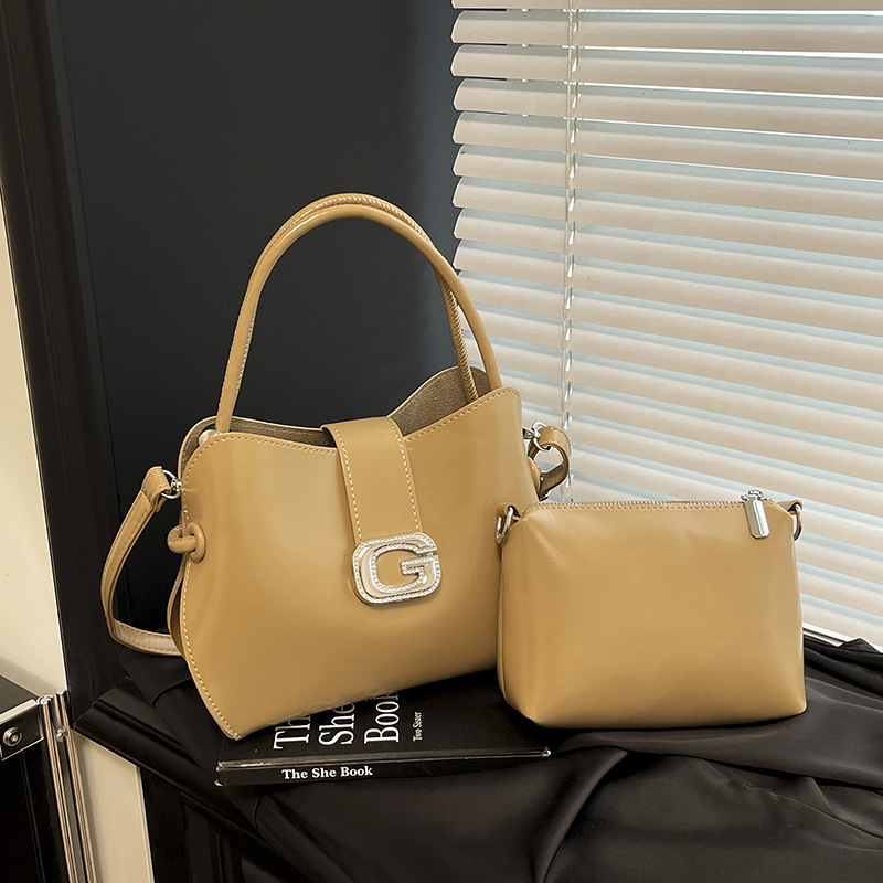 Luxury Brand Designer Bag Internet Celebrity Versatile Small Square Bag 2025 Summer New Fashion Simple Shoulder Bag High-End Crossbody Bag Women'