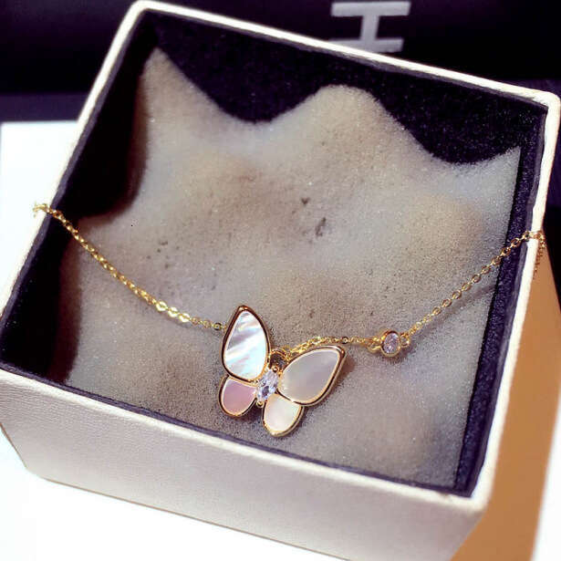 New Fashion Korean and Japanese Style Exquisite Zircon Butterfly Imitation Shell Elegant Bracelet Jewelry for Women S00305