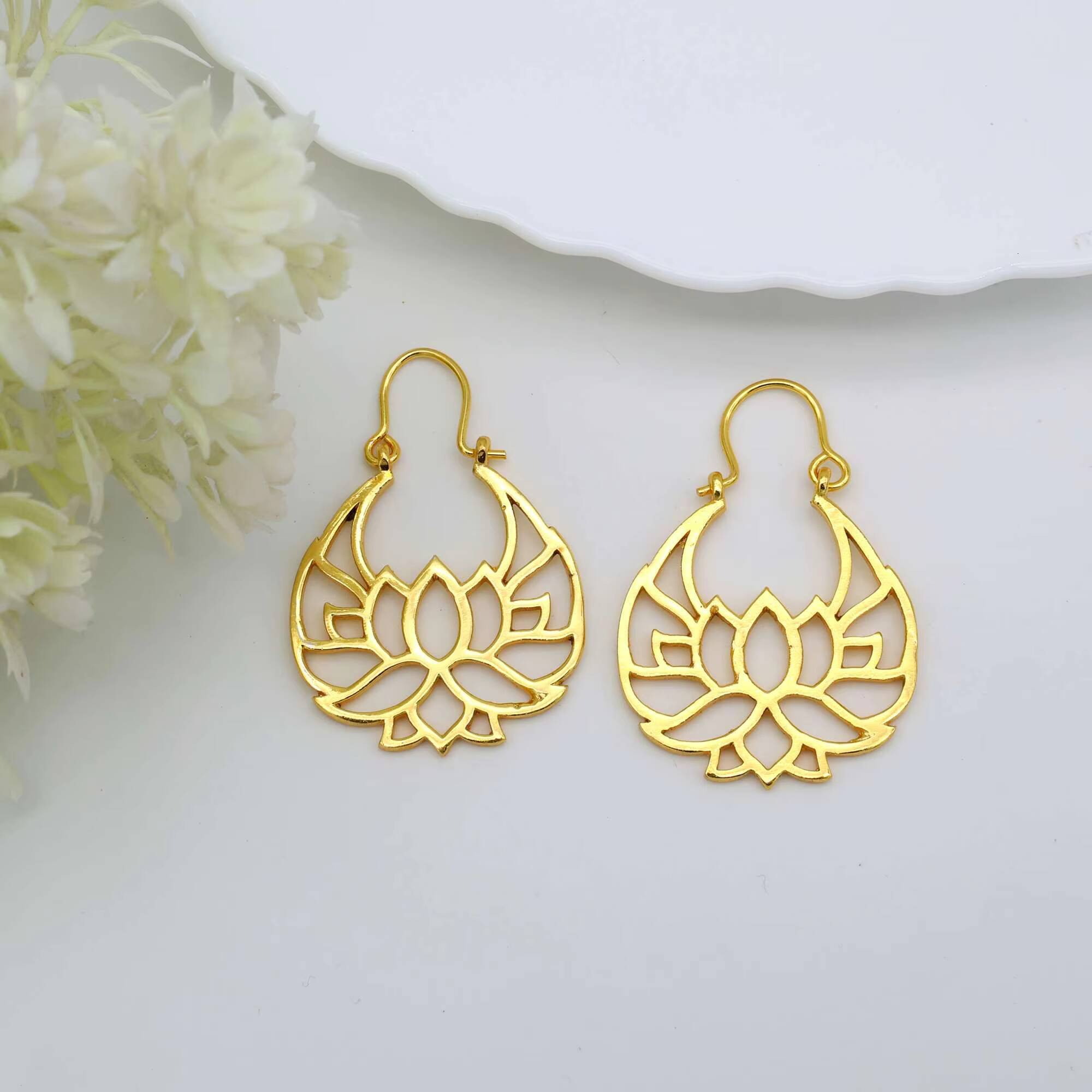 2024 Women's Gold-Plated Brass Flower Hollow Lotus Yoga Buddhist Jewelry Gift Fashion Earrings