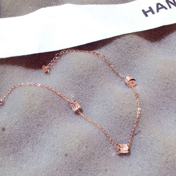 New Fashion Korean and Japanese Style Trendy Zircon Inlaid Circle Elegant Bracelet Jewelry for Women S00309