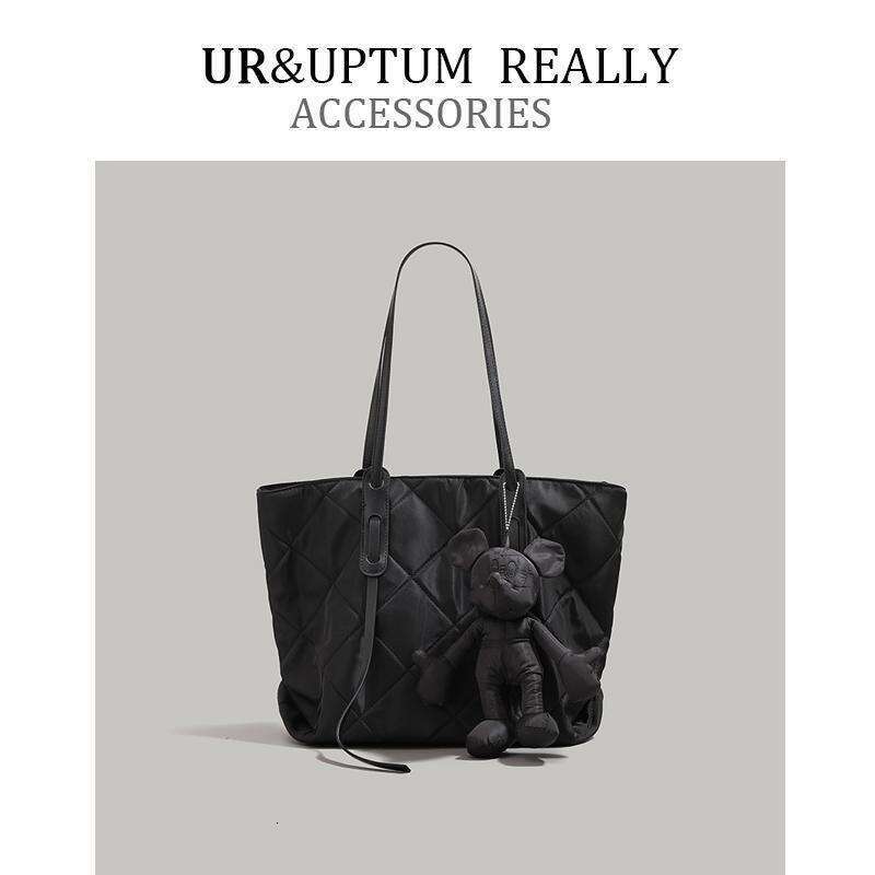 Quilted Tote for Women 2024 New Trend Cute Mickey Mouse Pendant Handbag Large Capacity Shoulder Underarm Bag