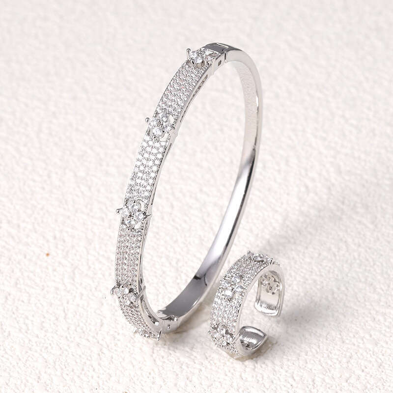 INS Hot Luxury Jewelry Designer Bracelet for women Full Diamond Bracelet 4 leaf Clover Bracelet High end Zircon Gemstone god Bracelet Design Fashion G