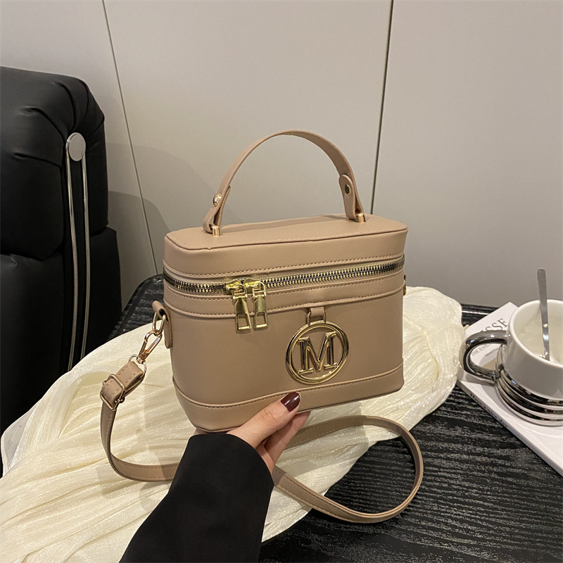 Luxury Brand Designer Bag Vintage Trendy Stylish Letter Handheld Bucket Bag 2025 New Fashion Casual Shoulder Niche Design Crossbody Bag