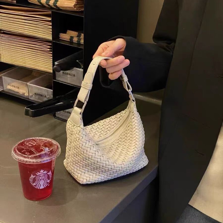 Designer Bag Handwoven Fashion Handheld Underarm Lunch Box Bag Versatile Soft Leather High-end Niche Design Single Shoulder Crossbody Bag Luxury Bag F