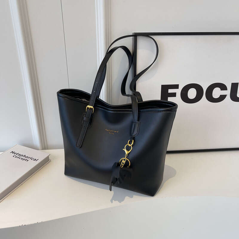 Capacity for Large Women 2025 New Simple Versatile Shoulder Textured College Student Class Commuter Tote Bag