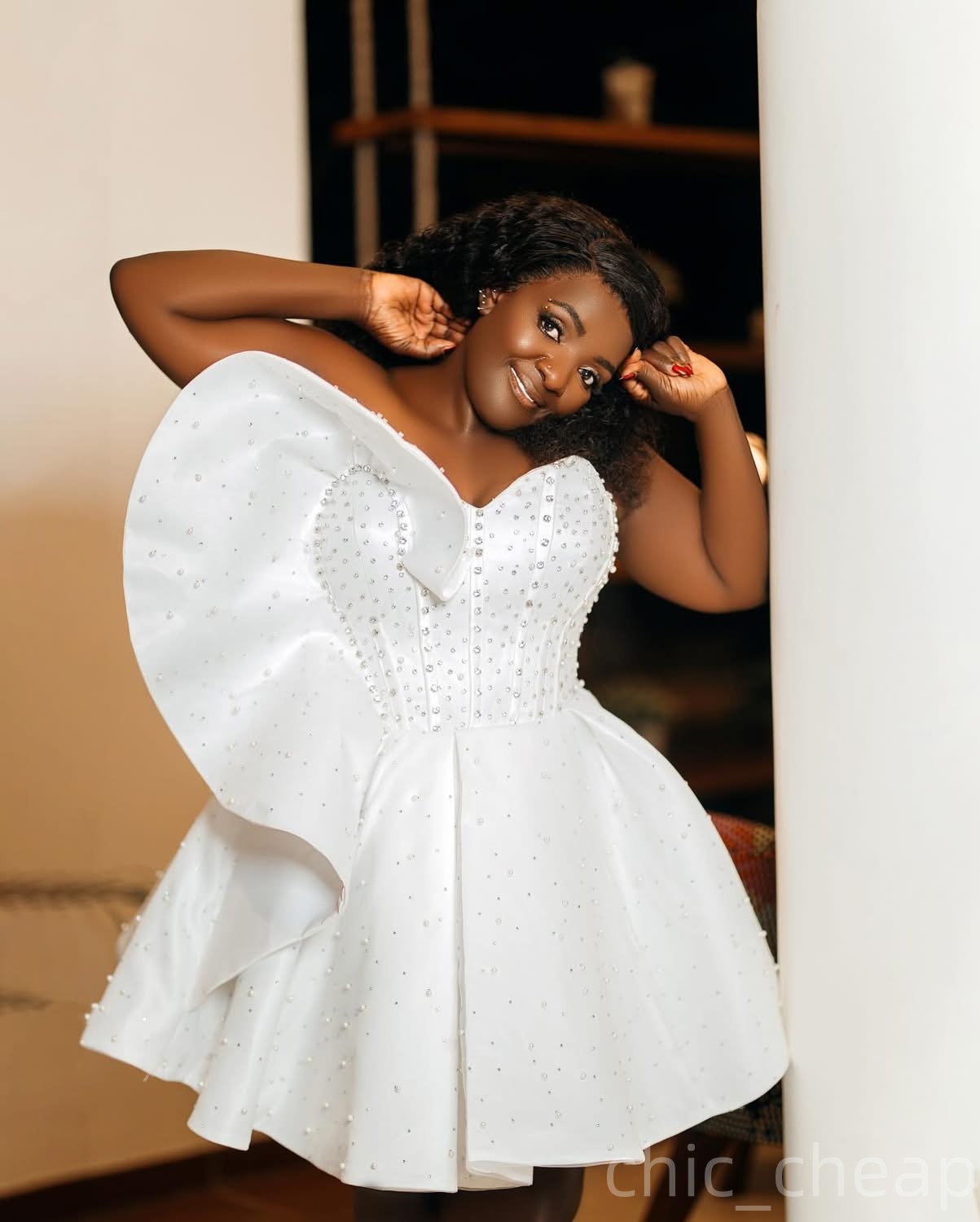 Chic White Ball Gown Cocktail Dress Sweetheart Beaded Crystals Satin Short Mini Graduation Homecoming Dresses For Special Occasions Sweetheart Gowns