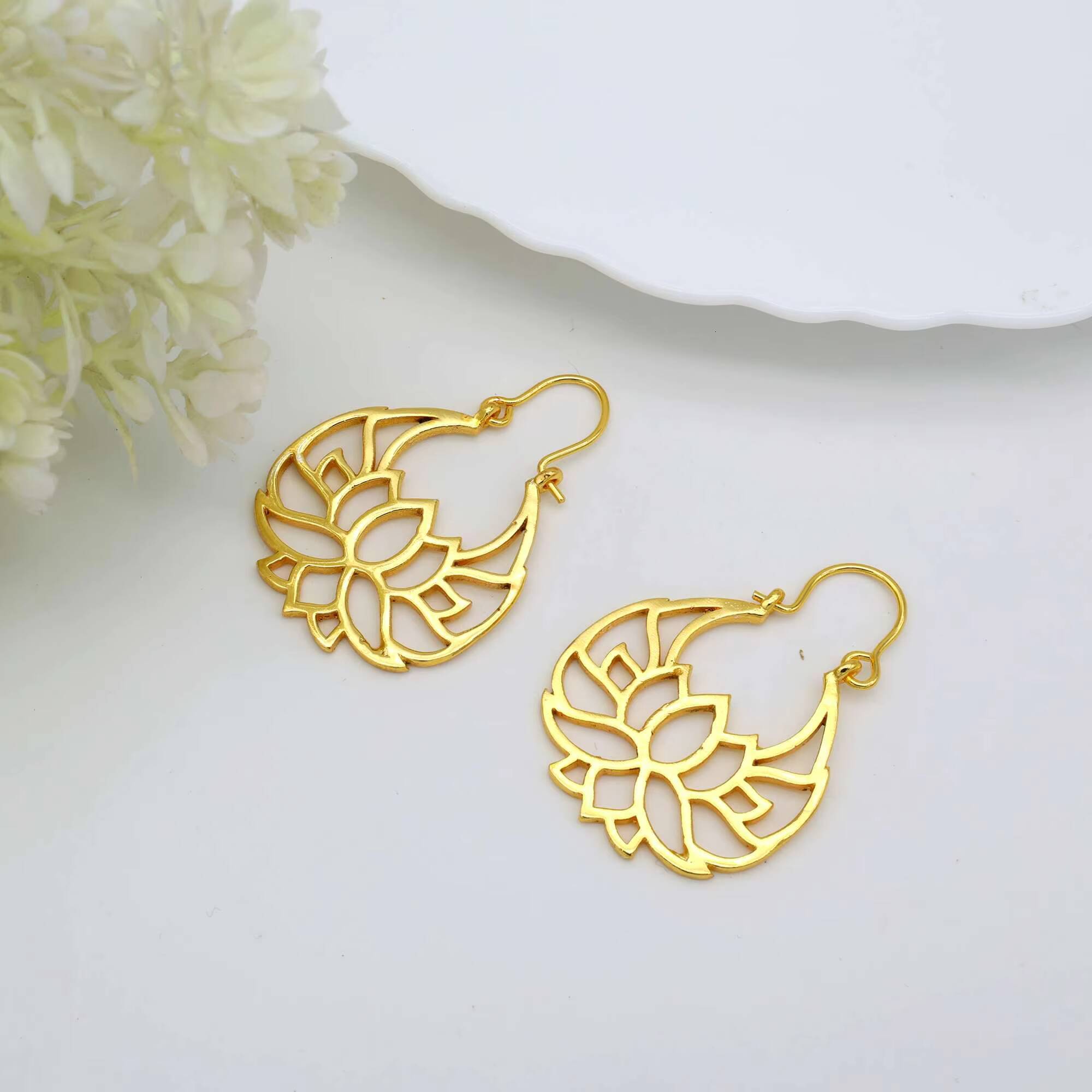 2024 Women's Gold-Plated Brass Flower Hollow Lotus Yoga Buddhist Jewelry Gift Fashion Earrings