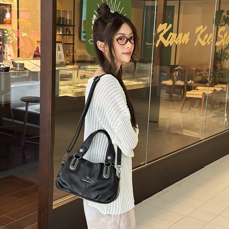 Womens One Size Fits All Zippered Shoulder Tote Bag for Everyday Use