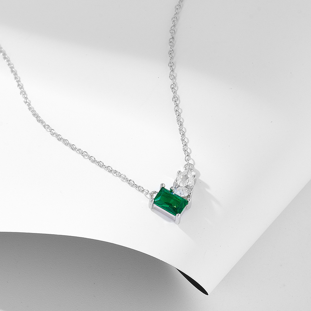 S Pure Sier Inlaid Emerald Long Rectangular Water Drop Zircon Necklace for Women Fashionable Light Elegant Versatile Collarbone Chain Jewelry for Wome