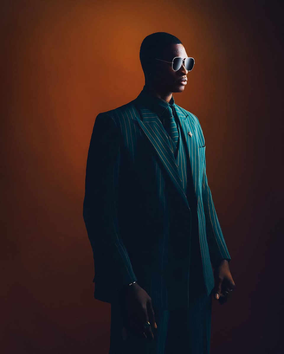 Green Striped 3 Pieces Customized Men Suits Peaked Lapel Wedding Tuxedos Jacket Blazers Classic Slim Evening Party Show Wear