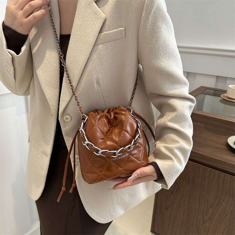 Popular Bucket for Women's Bags 2024 Spring New Fashion Lingge Chain Single Shoulder Crossbody Bag