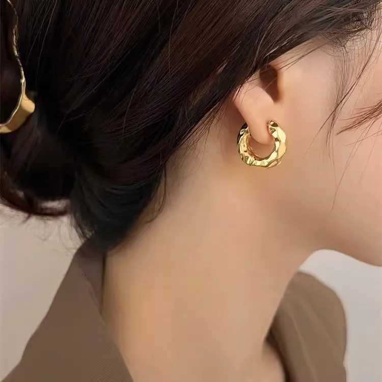 Irregular Pleated Lava Earrings For Women Retro French Design Round Circle Hoop Earring Simple Temperament Fashion Jewelry Gifts XJ250814