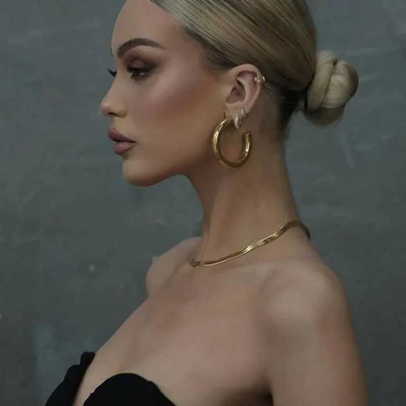 New Hollow Thick Loop Large Circle Hoop Earrings for Women Classic Gold Color Round Ring Piercing Earring Fashion Jewelry XJ250814