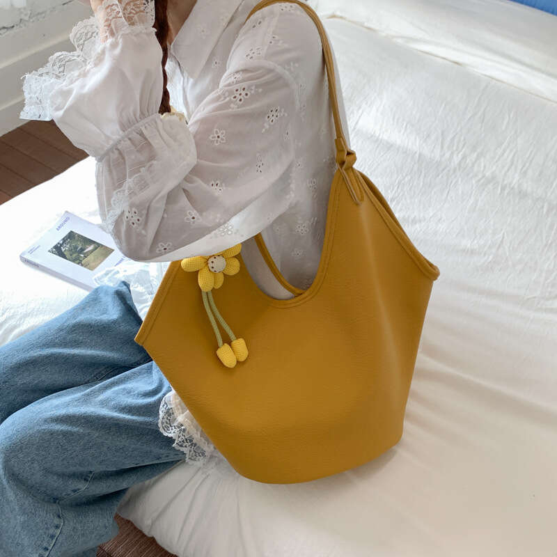 Autumn Casual Large Capacity Bucket for Women 2025 New Versatile Shoulder Soft Leather Commuter Tote Bag