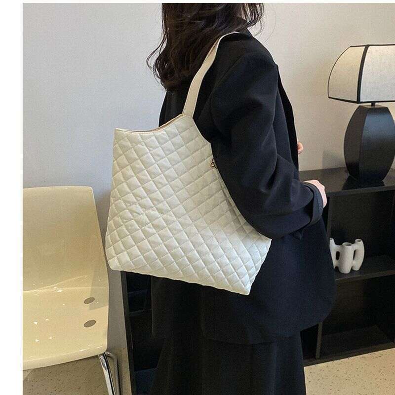 2023 New High Capacity One Shoulder Underarm Trendy and Simple Lingge Embroidery Thread Casual Handheld Women's Bag