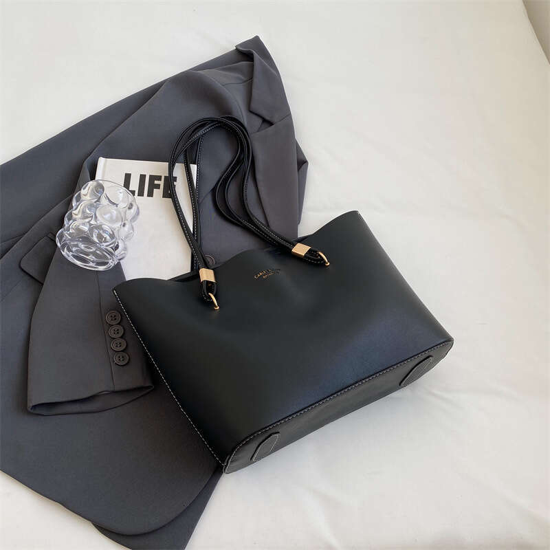 Internet Celebrity Trendy Commuter Crossbody Niche Handbag Single Shoulder Large Capacity Soft Leather Tote Bag