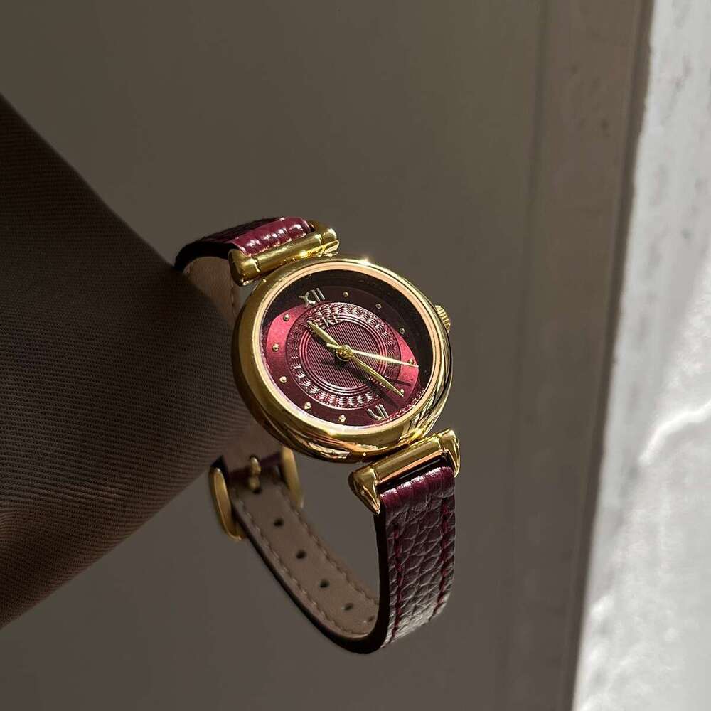 Round Small Dial Watch for Women, Niche Light Women Luxury Designer Artistic High-End Commuter Leather Strap Quartz Wristwatch