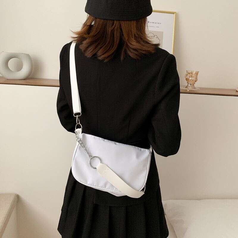 Niche Design Women's 2023 Summer New Net Red Nylon Underarm Bag High-end sense one-shoulder hand-held chain bag