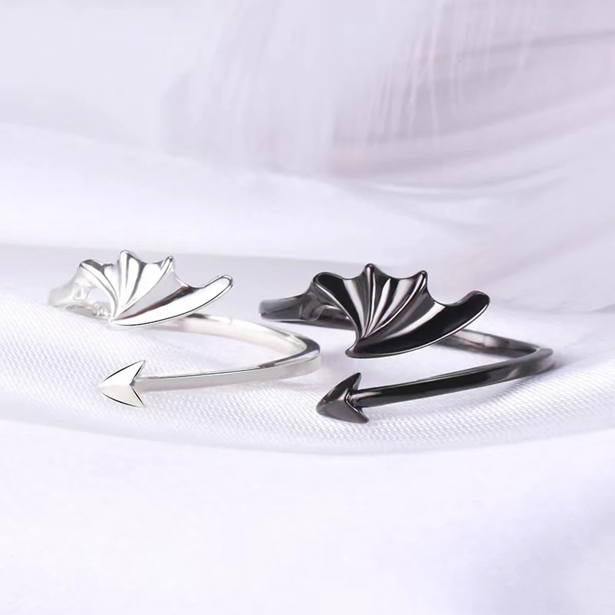 1 Pieces Fashionable Black and White Alloy Wing Opening Ring Couple Temperament Matching 250811