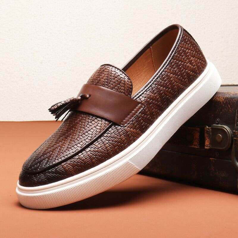 British Style One Legged Tassel Loafers Men's Casual Shoes, Versatile And Fashionable Patterned Bean Shoes For Men