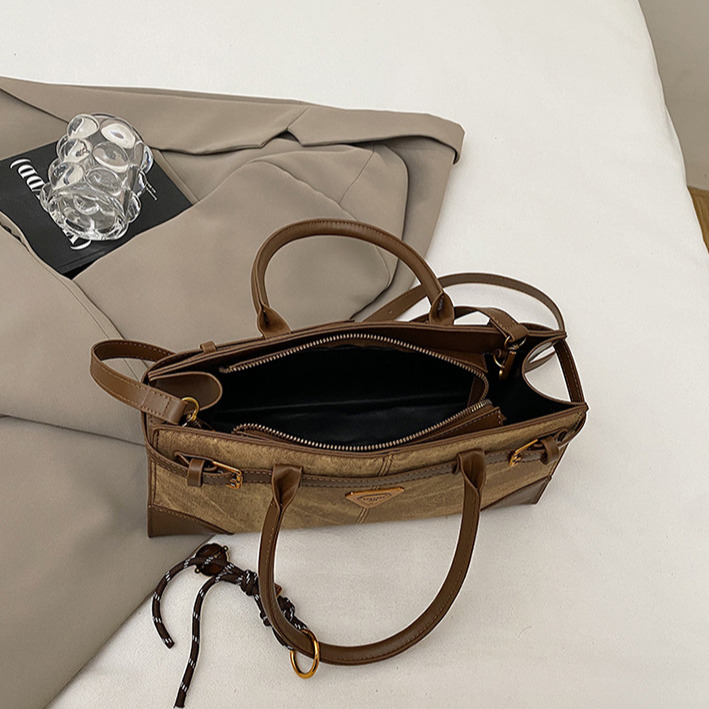 Fashionable Women's Large Capacity Handbag Free Shipping Designer New Spliced Shoulder Bag Luxurious Small Gold Label Belt Square Leisure Shoppin