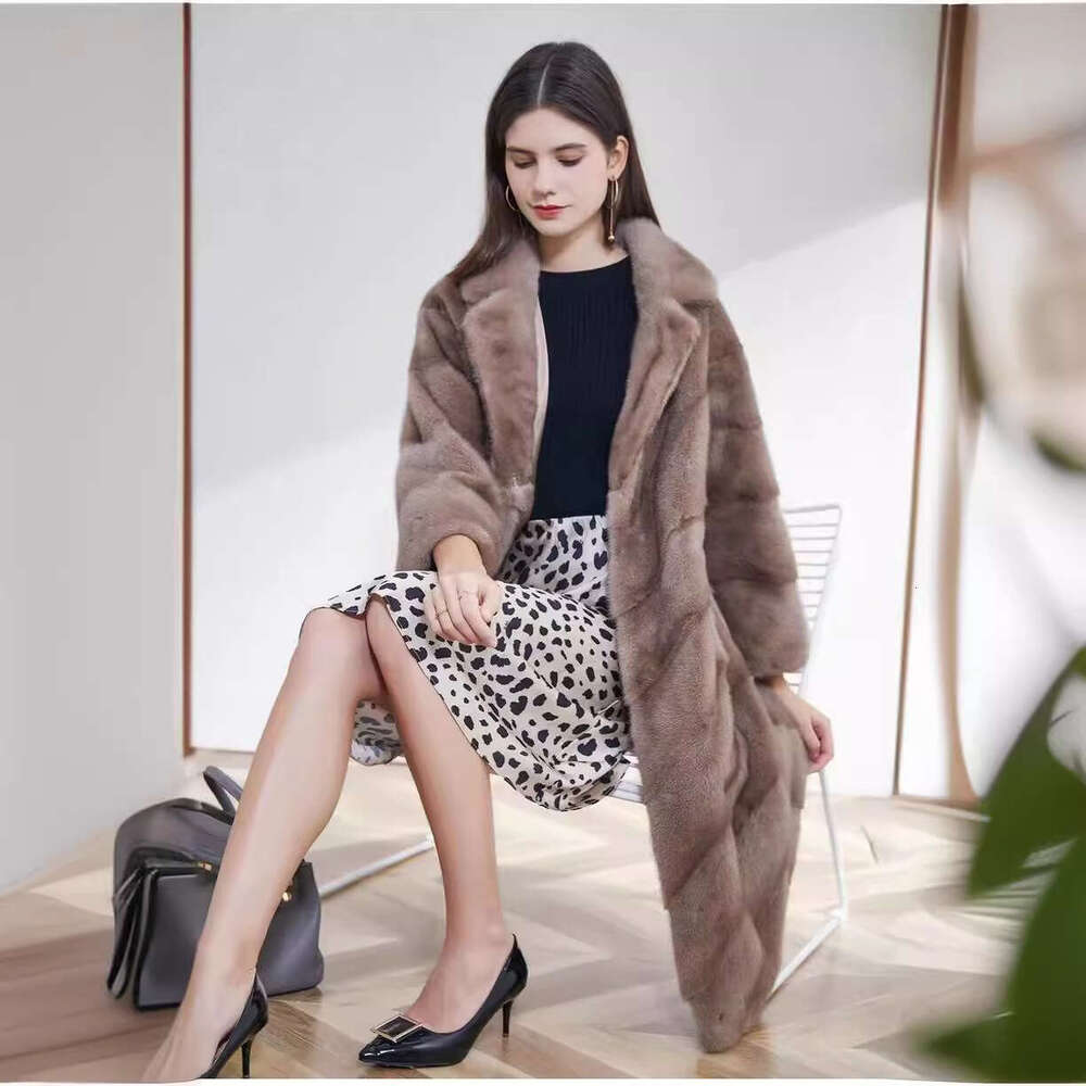 A full-length fur coat imitating mink fur for women, with a suit collar, is a versatile, light luxury, and fashionable lapel