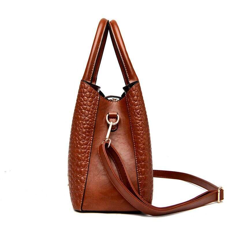 Crocodile print 2023 new one-shoulder cross-body hand-held middle-aged mom counter women's bag