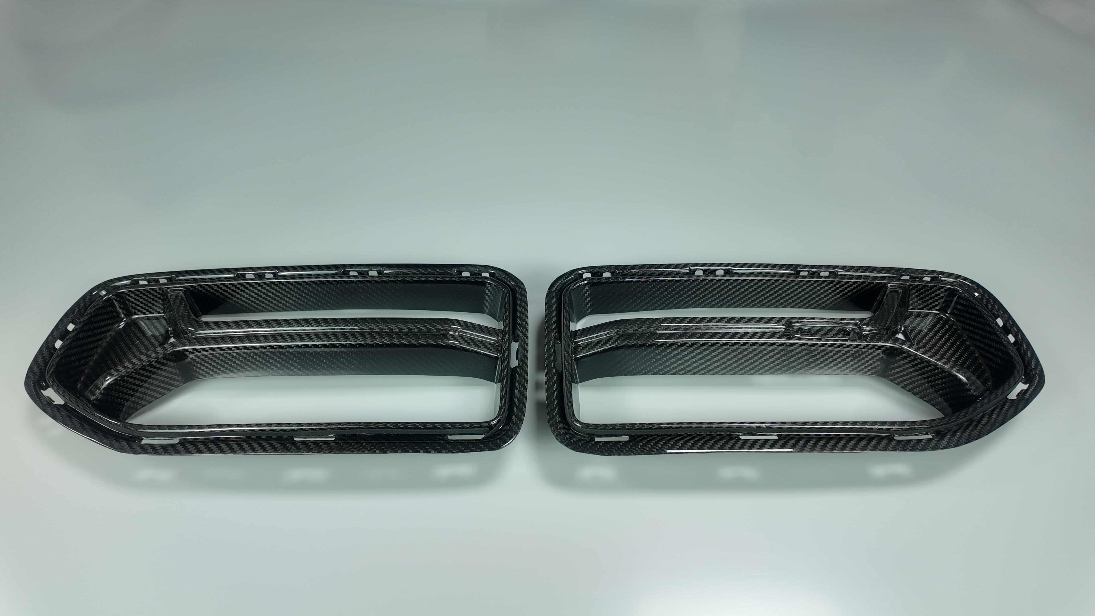 Dry carbon fiber front bumper ventilation hood, CSL style sports racing grille, G87, M2, M2 grill modification High-performance modifications