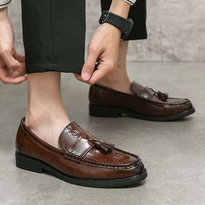 Korean version of business tassel shoes, British solid color formal attire, office loafers, men's black suit, small
