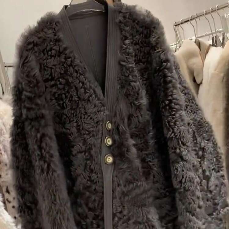 Fur and fur one-piece socialite style lamb fur coat for women in autumn and winter, medium long version with thick velvet and Korean style Hepburn bla