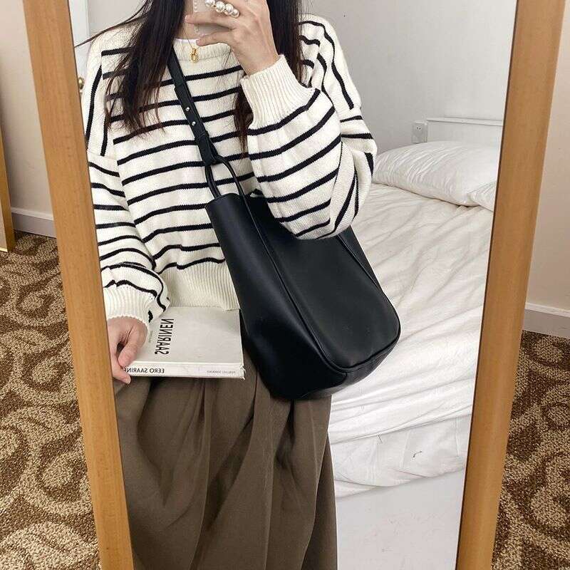 Tote Women's 2024 New Trendy Instagram Versatile Fashionable Large Capacity niche One Shoulder Underarm Bag OLOEY