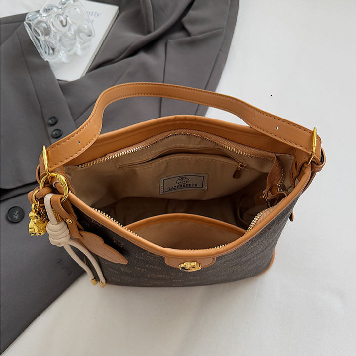 Free Shipping Designer Luxury Bag New Retro Women's Vintage Flower Handbag Large Capacity Commuting Shoulder Bag Classic Armpit Bag Casual Shoppi