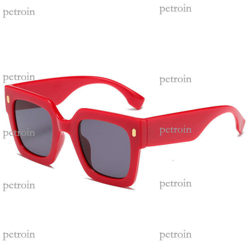 New Fashion Versatile UV Protection with Rivets Oversized Square Frame Sunglasses
