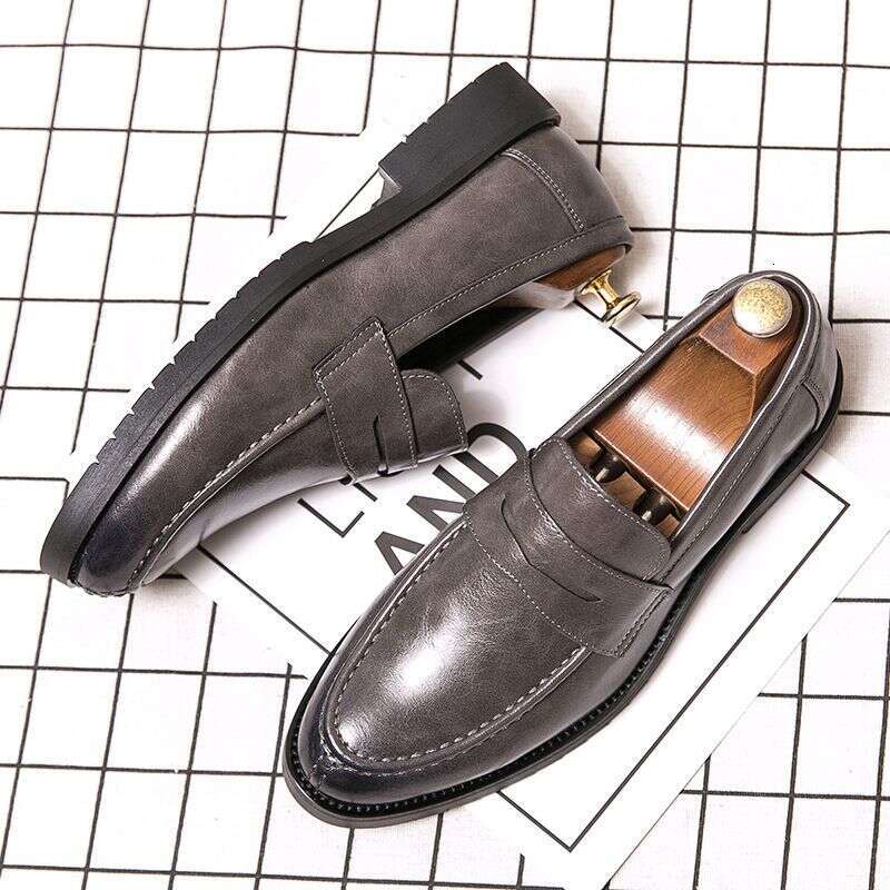 2025 Leather Four Seasons Korean Slip-On British Style Round Toe Loafers Breathable Lazy Casual Men's Shoes Trendy