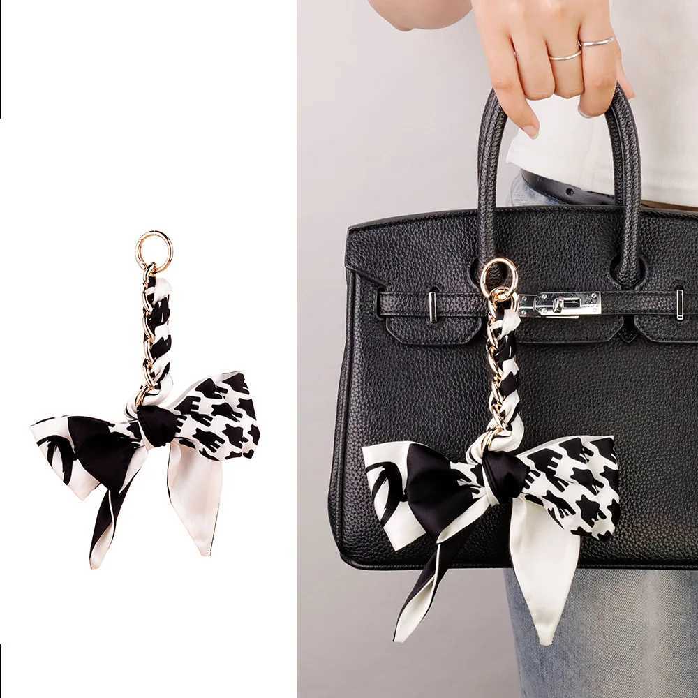 Exquisite Fabric Bow Keychain Universal Bag Pendant Fashion Car Decor Knot Design Key Chain for Bag Accessories Y250815