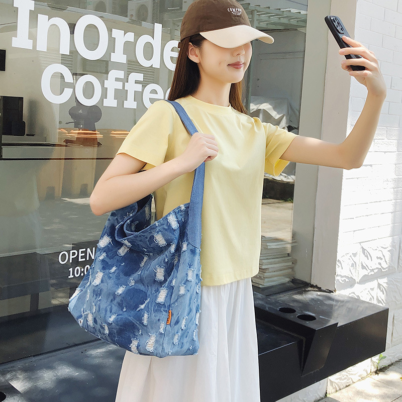 Autumn New Women's Shoulder Bag Denim Canvas Bag Shoulder Bag Design Sense Niche Commuting Large Capacity Handbag Bag Autumn New Designer Bag