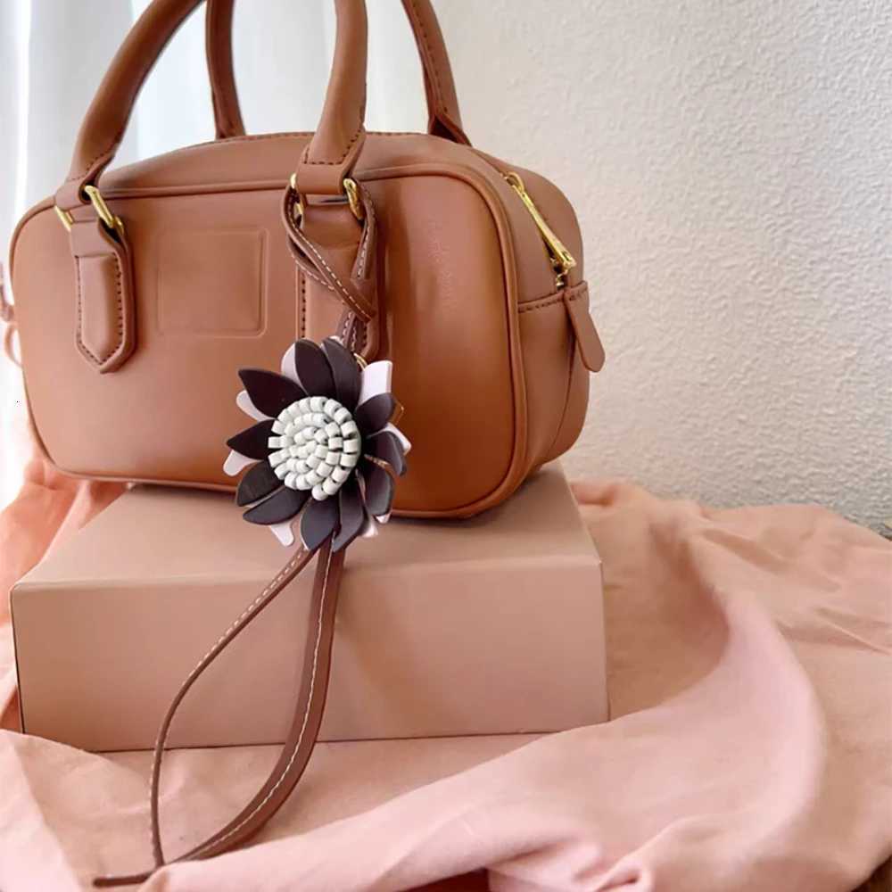 Sunflower Flower Bag Charm For Womens Bag High-end Fashion Exquisite Workmanship Bag Decoration Bag Accessories 2025 New Y250815