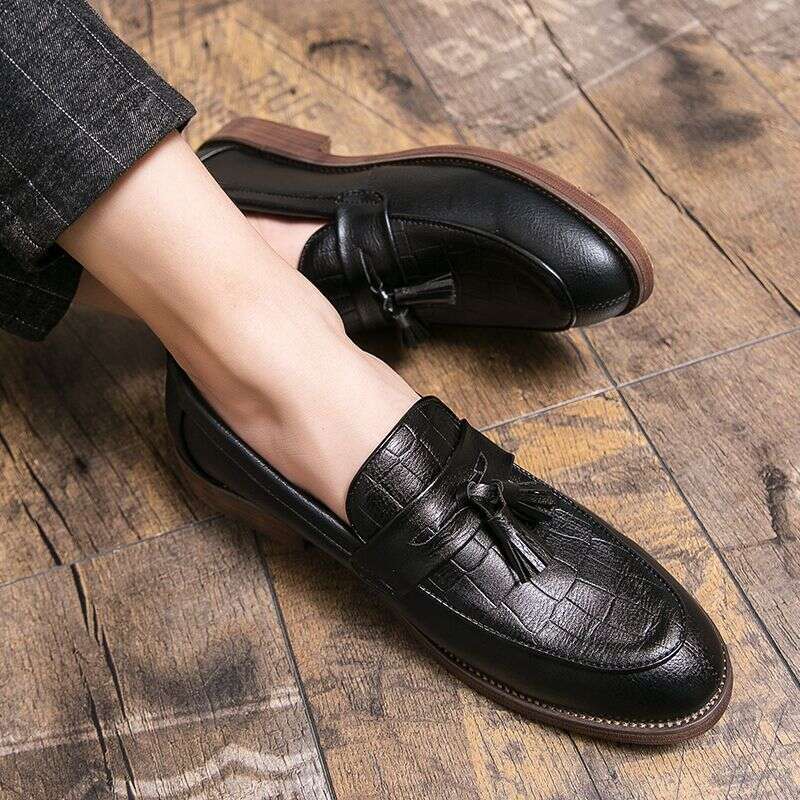 2022 Leather Casual Men Loafers Band Slip On Male Dress Shoes Leisure Style Big Size 38-47 Good Wear-resistant Sole