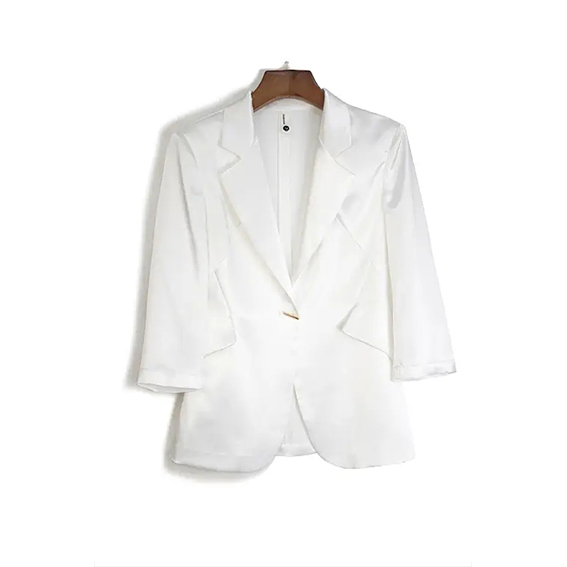 Chic Woman's Tailored Suit Coat with Natural Flowing Design