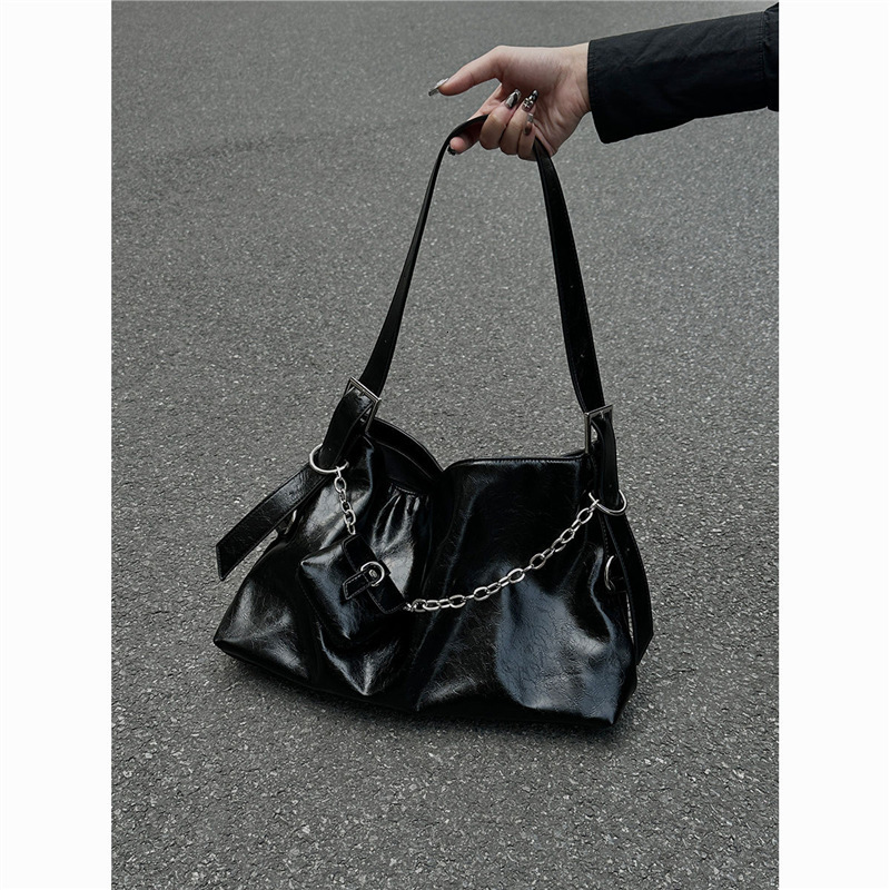 Autumn New Women's Shoulder Bag Black Large Capacity Armpit Bag Spicy Girl Commuting Style Handbag Casual Retro Chain Women's Crossbody Bag 