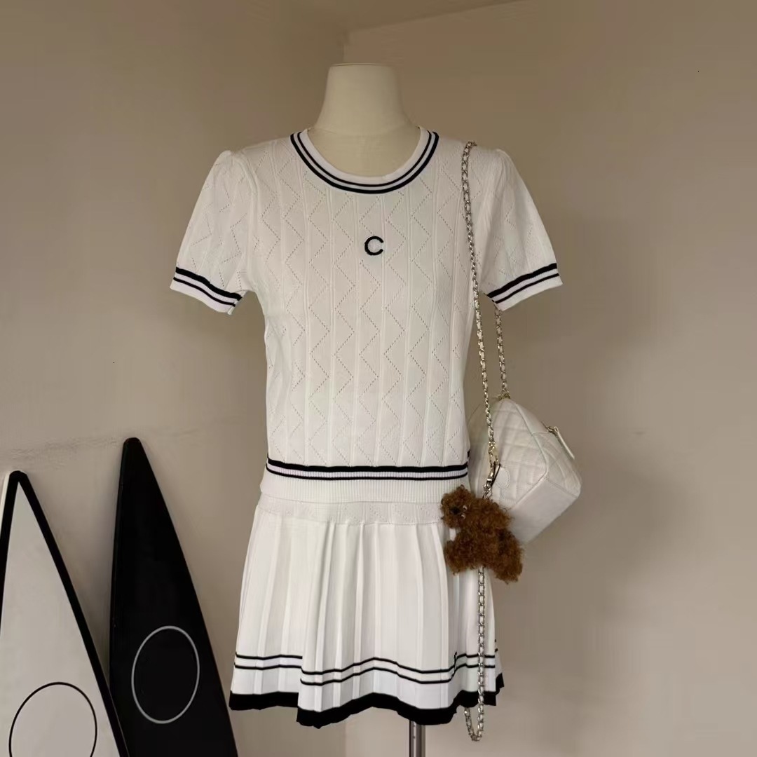 New Women Designer Dress Slim Fit Knitted Sweater Spring And Summer High Waisted Pleated Skirts Age Reducing Two-piece Skirt Set