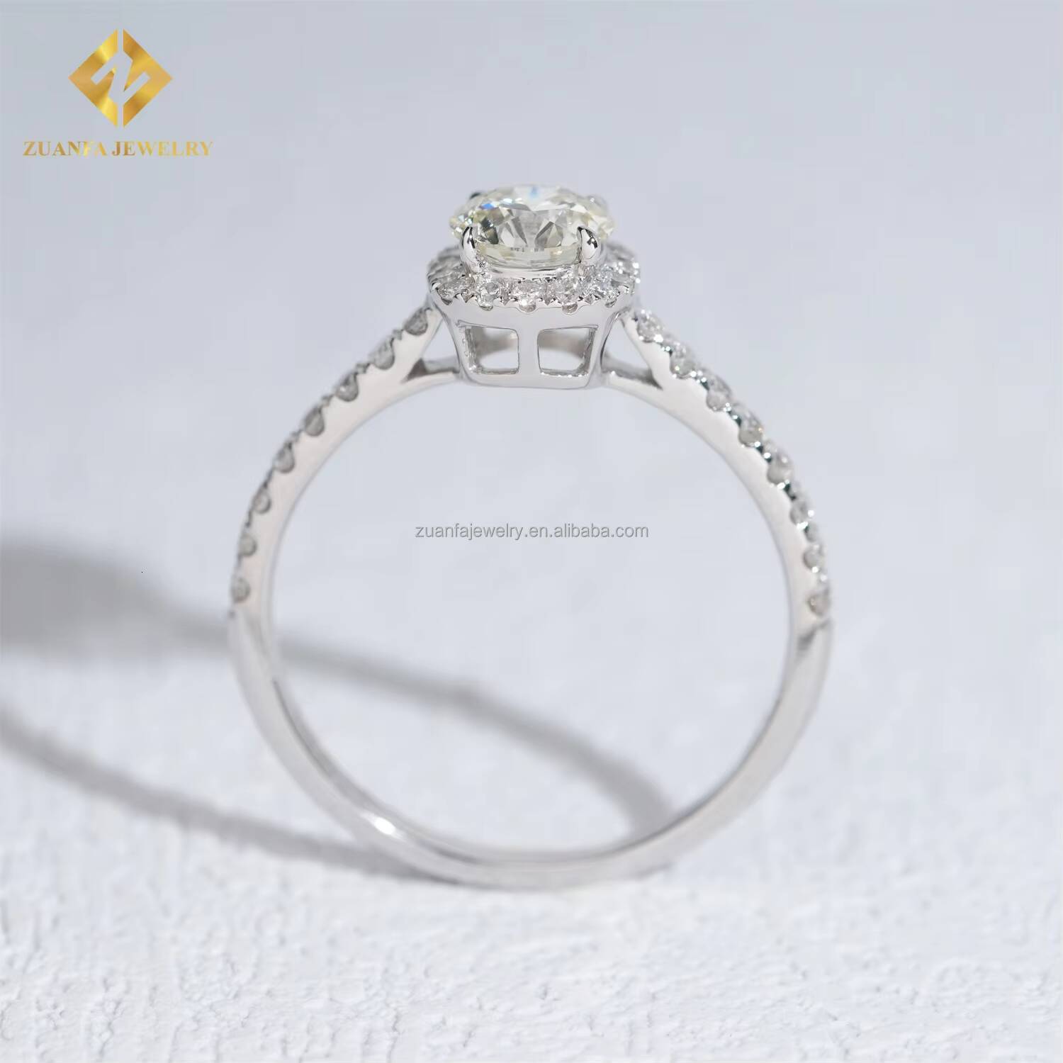 Customized Female Luxury Prong Setting Fire Jewelry Round Brilliant Cut D 14k 0.5ct Natural Diamond Solitaire Engagement Ring