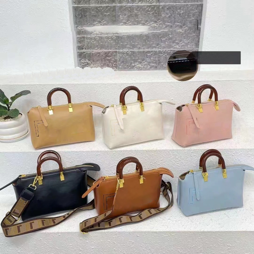 Designer bag makeup bag top Luxury bag Fashion shoulder bag Handbag crossbody bag Evening Bag French personality trend Solid color tote bag Large capacity bags